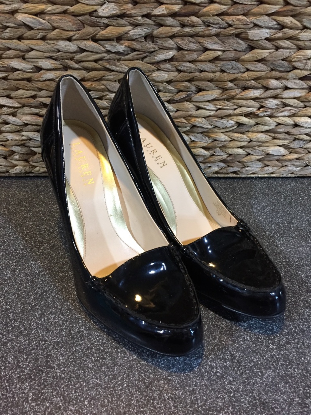 Lauren Ralph Lauren Black Patent Leather Pumps - Picture 1 of 13